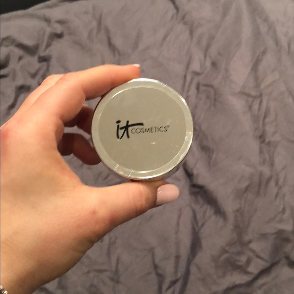 IT Cosmetics brand new face powder